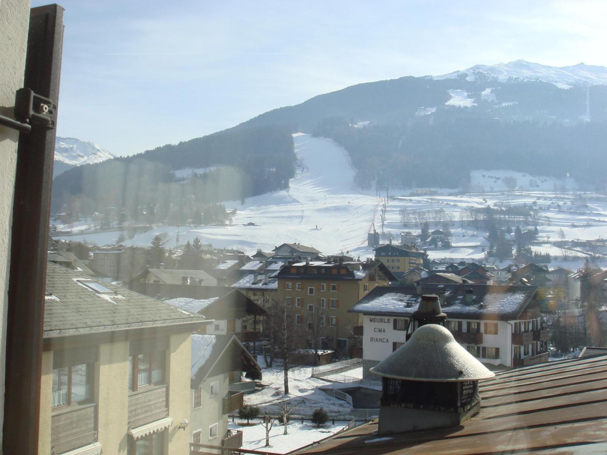 Hotel Capitani Bormio Bagian luar foto