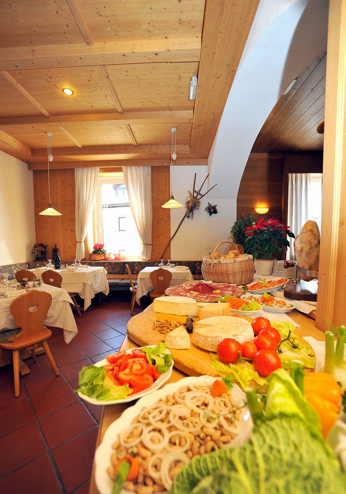 Hotel Capitani Bormio Bagian luar foto