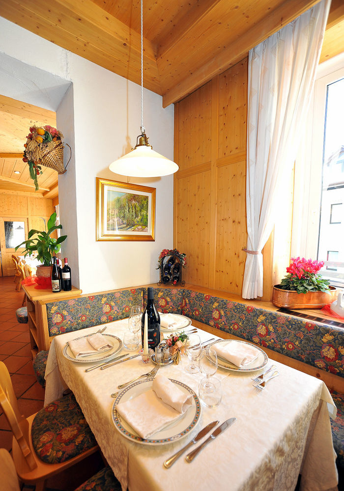 Hotel Capitani Bormio Bagian luar foto